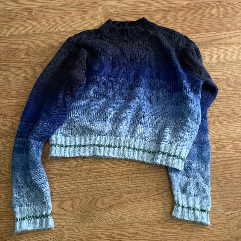 American Eagle size M women’s sweater